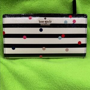 Kate Spade Cameron Street Confetti Dot Stacy Wallet storybook lining